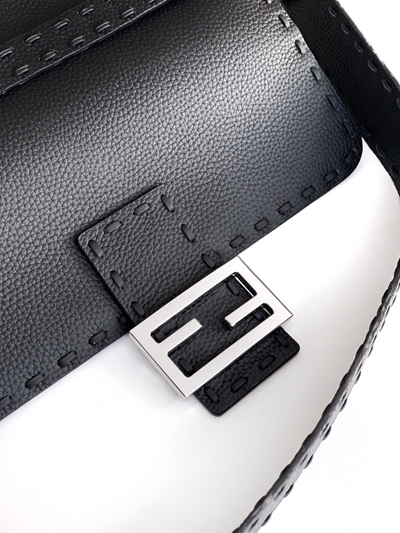 フェンディバッグ着用イメージ